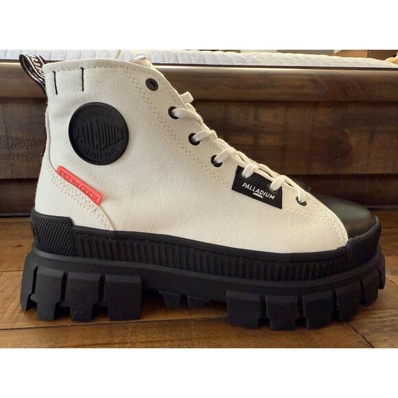 PALLADIUM Women’s Revolt Hi TX Boot In White/Black Sz 8.5 NEW - Picture 1 of 11